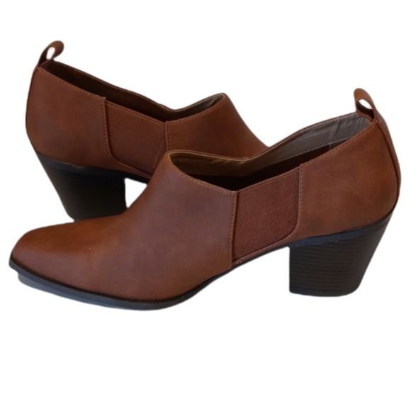 Chinese Laundry Shoes - NWOT Chinese Laundry ankle boot size 11 Brown
